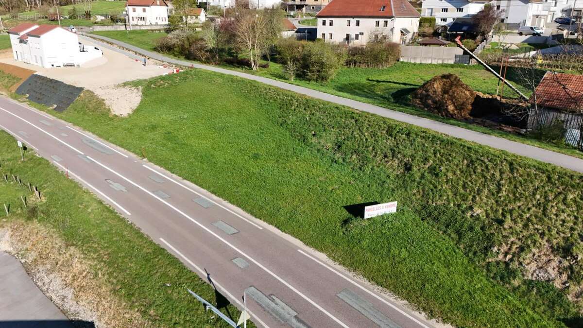 Terrain à MAISONS-DU-BOIS-LIEVREMONT