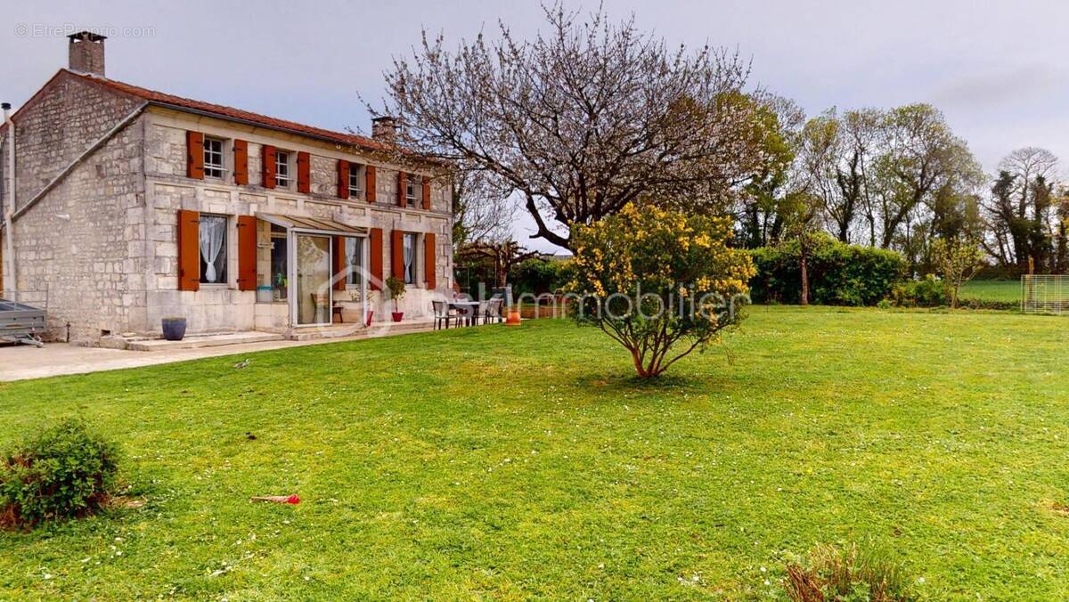 Maison à PLASSAY