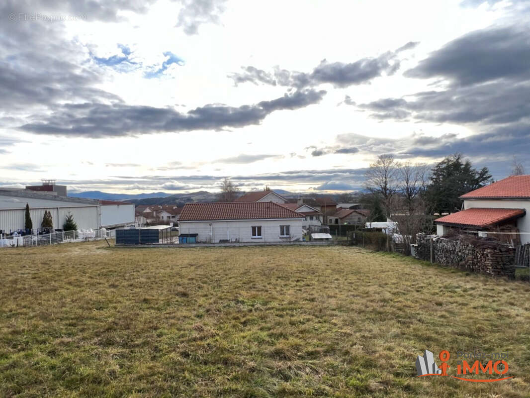 Terrain à LES VILLETTES