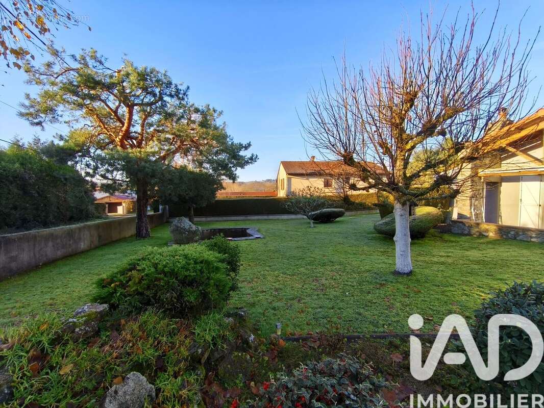 Photo 2 - Maison à LOUBEYRAT