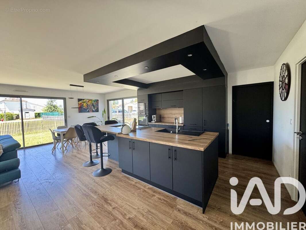 Maison 108 m² à Boutiers-Saint-Trojan  - photo 5
