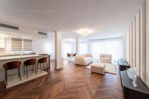 Appartement à ROQUEBRUNE-CAP-MARTIN