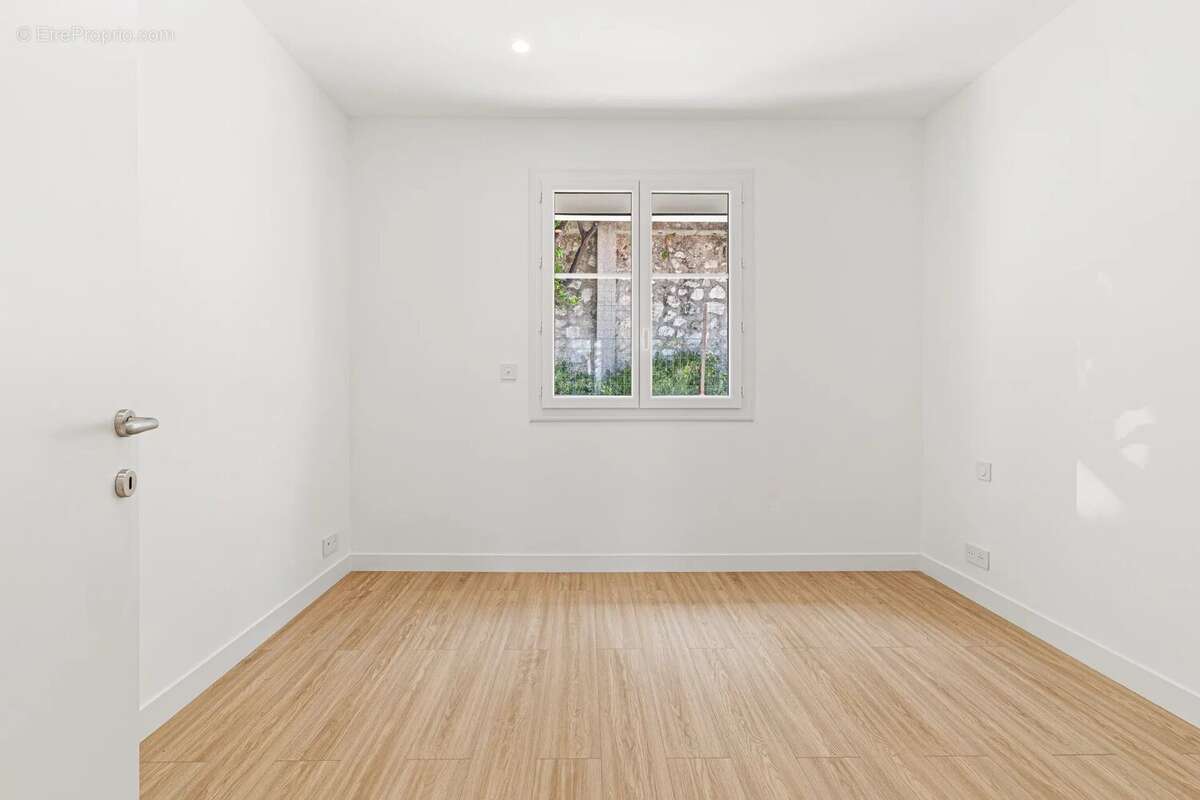 Nice / Bas Cimiez – Magnifique 4 pièces – Refait à neuf – Idéal famille avec potentiel duplex - photo 8