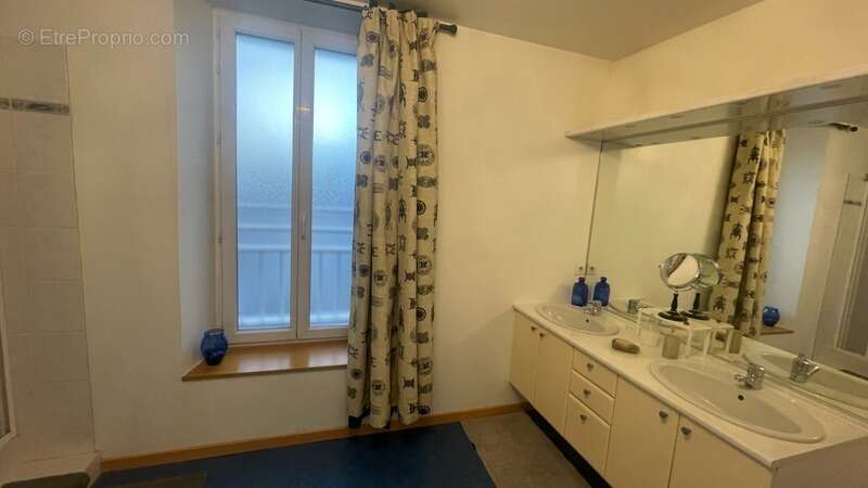 Maison à SAINT-NICOLAS-DU-PELEM