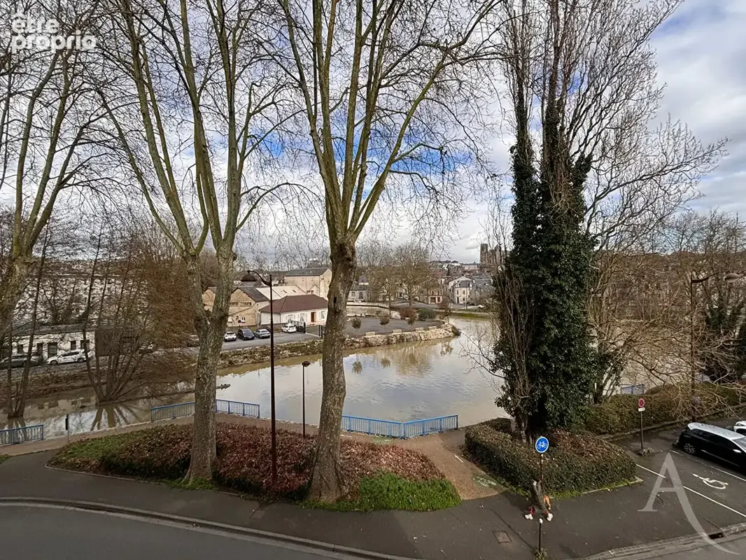 Proche centre-ville de BOURGES - Appartement T1 bis avec balcons - photo 11