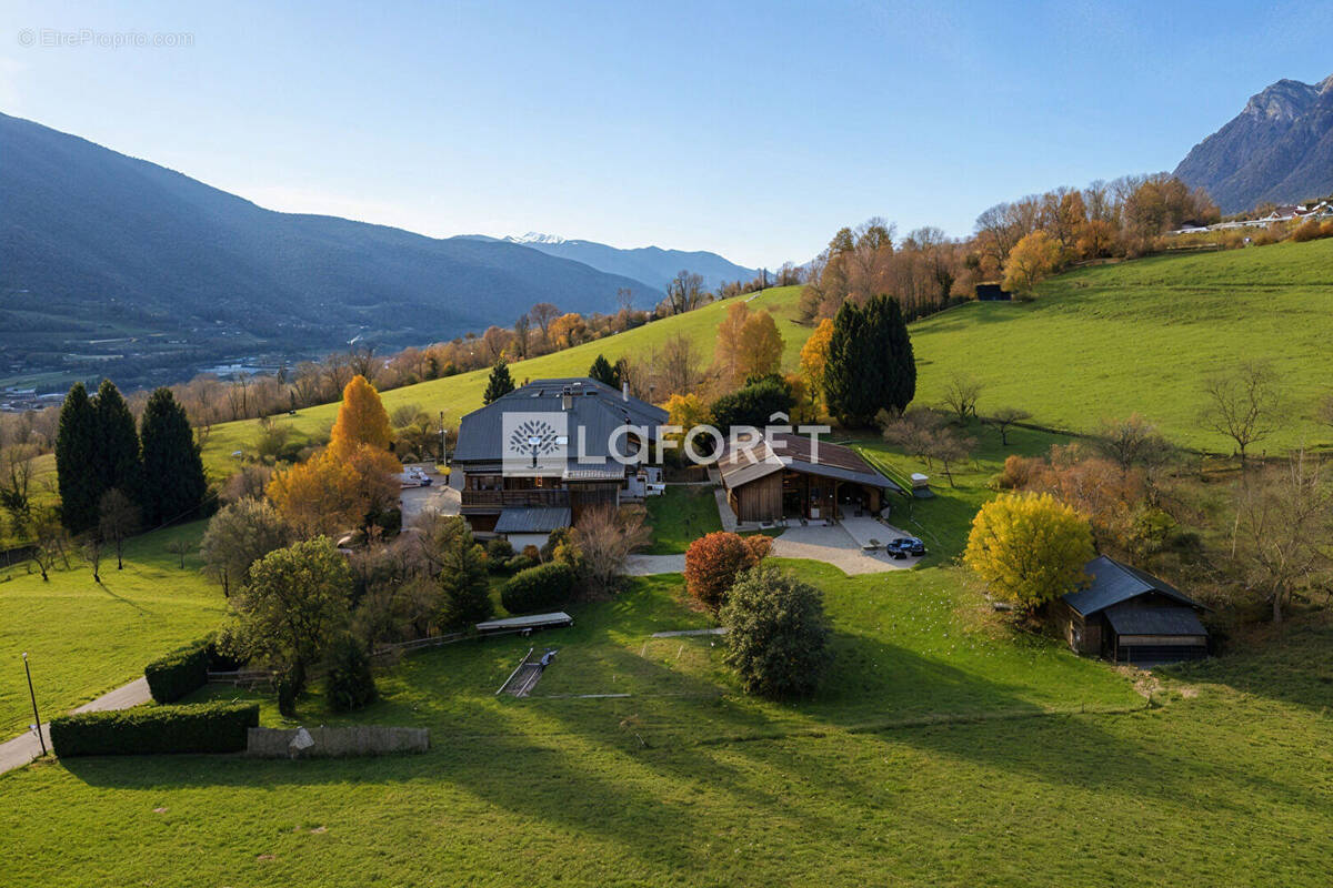 Maison à GILLY-SUR-ISERE