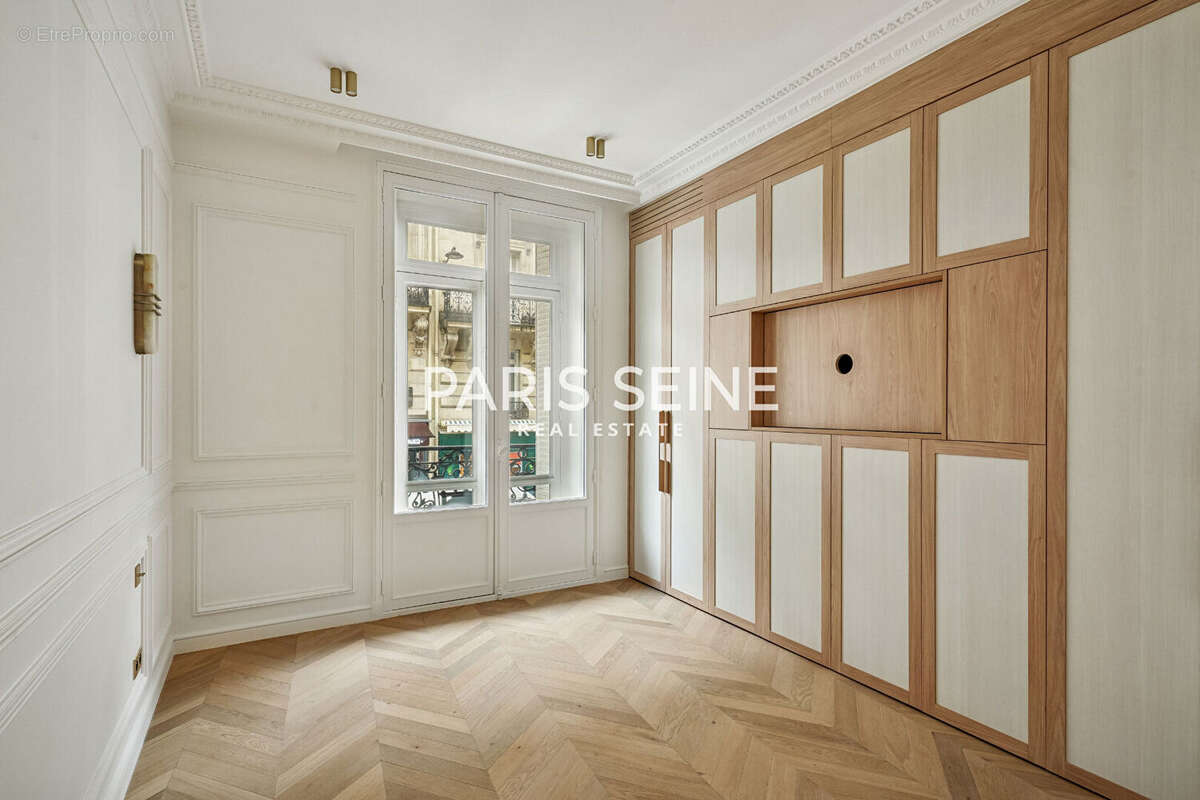 Appartement à PARIS-8E