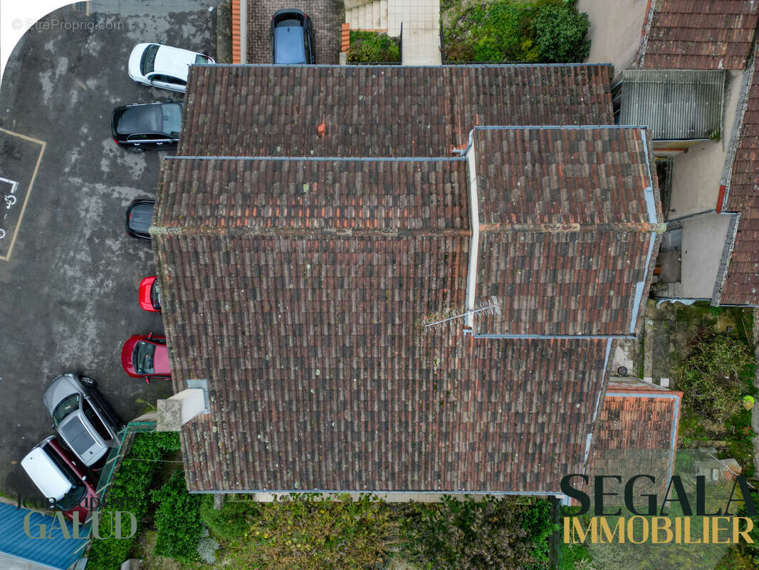 Centre Ville - Maison familiale avec grande pièce déplafonnée - photo 15