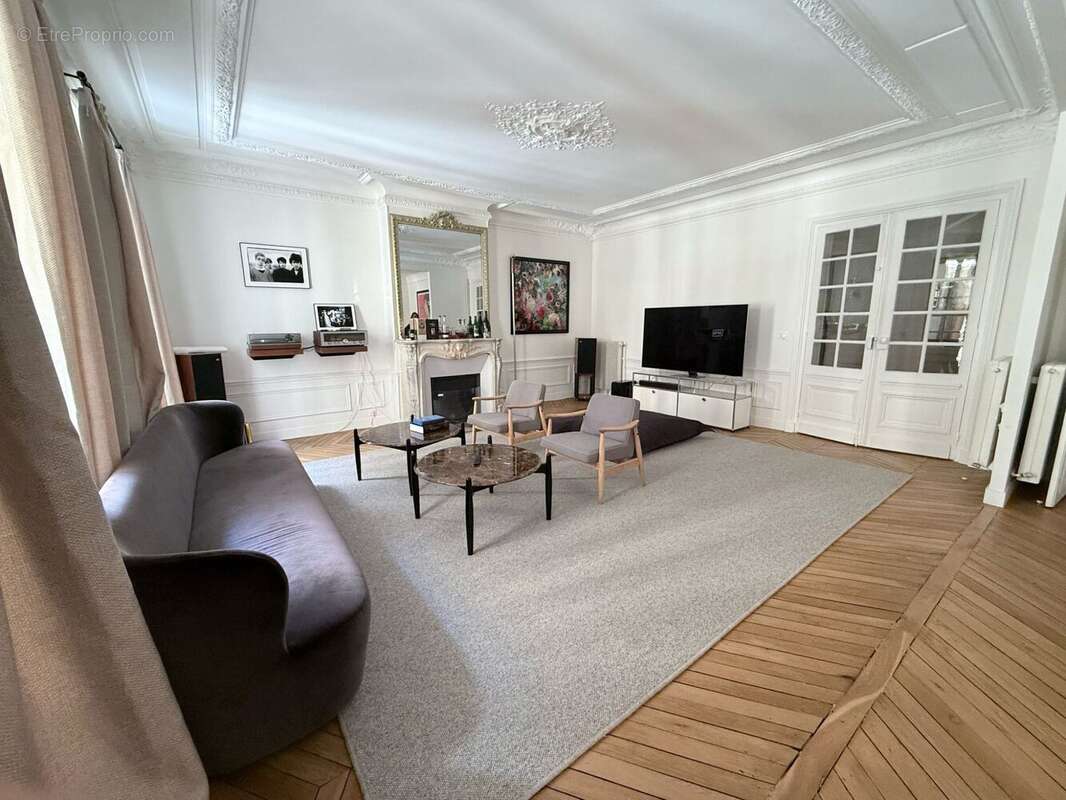 Appartement à PARIS-8E