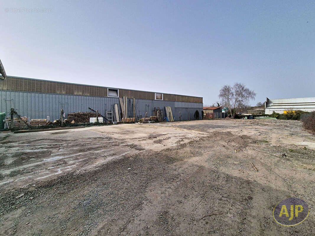 Commerce à MONTAIGU