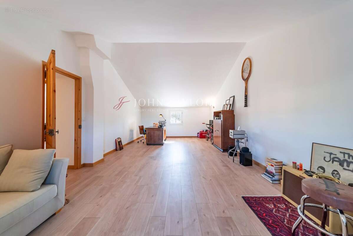 Maison à PERNES-LES-FONTAINES