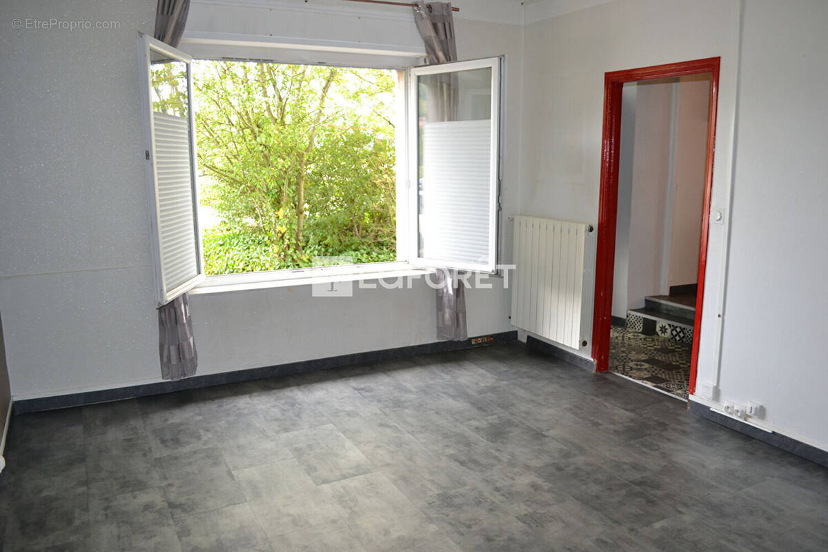 Appartement à LUDRES