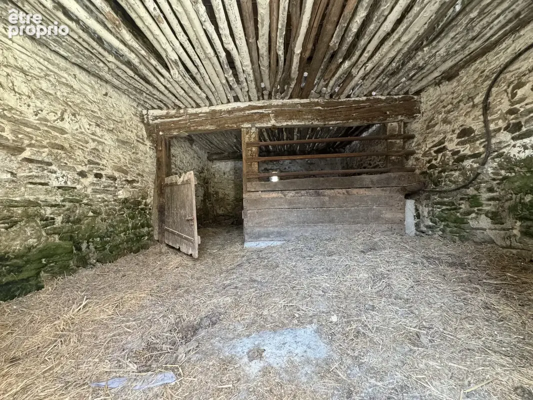 Jolie maison en pierres avec jardin et dependances a renover - photo 10
