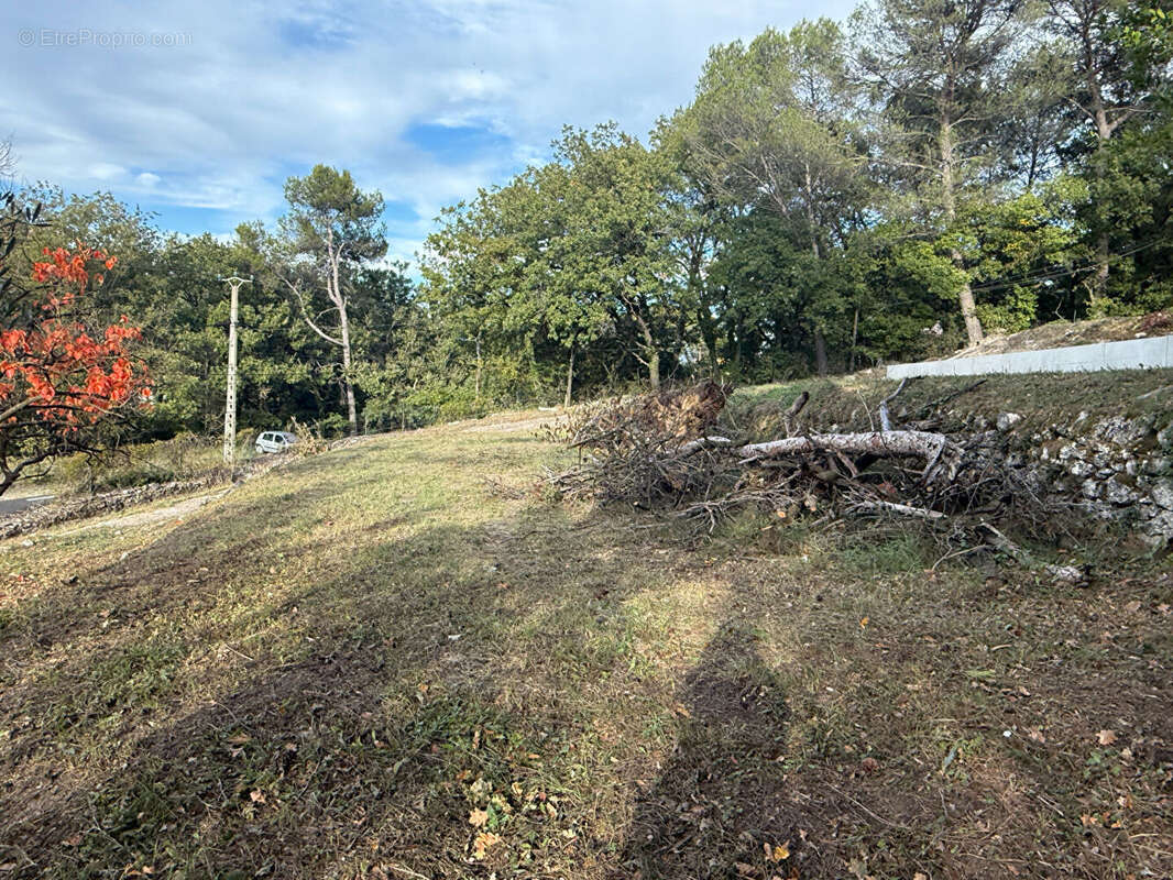 Terrain à LA ROQUE-D&#039;ANTHERON