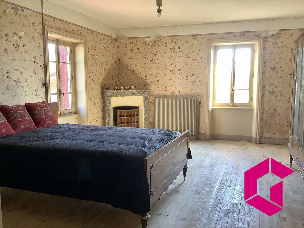 Maison à AUGEROLLES