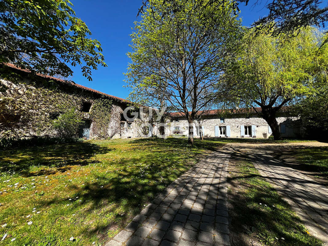 Maison à FEURS