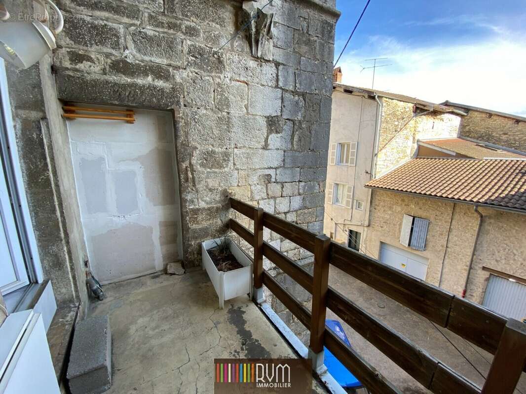 Appartement à PONCIN