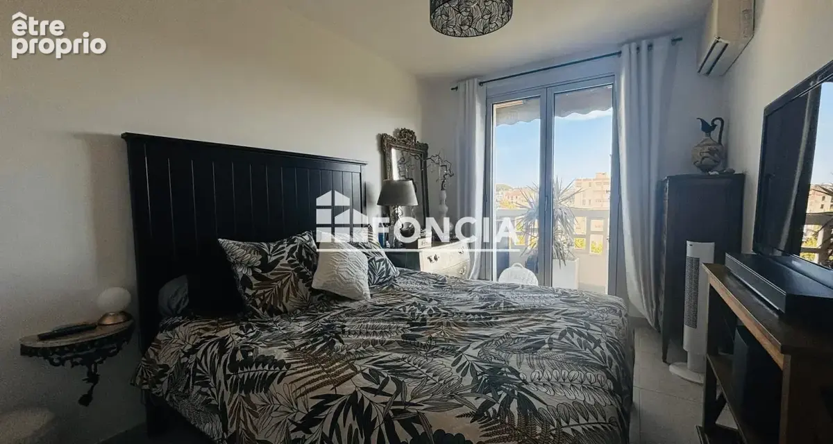 Toulon Le Mourillon T4 traversant de 70 m² avec vue mer, terrasse et cave - photo 7