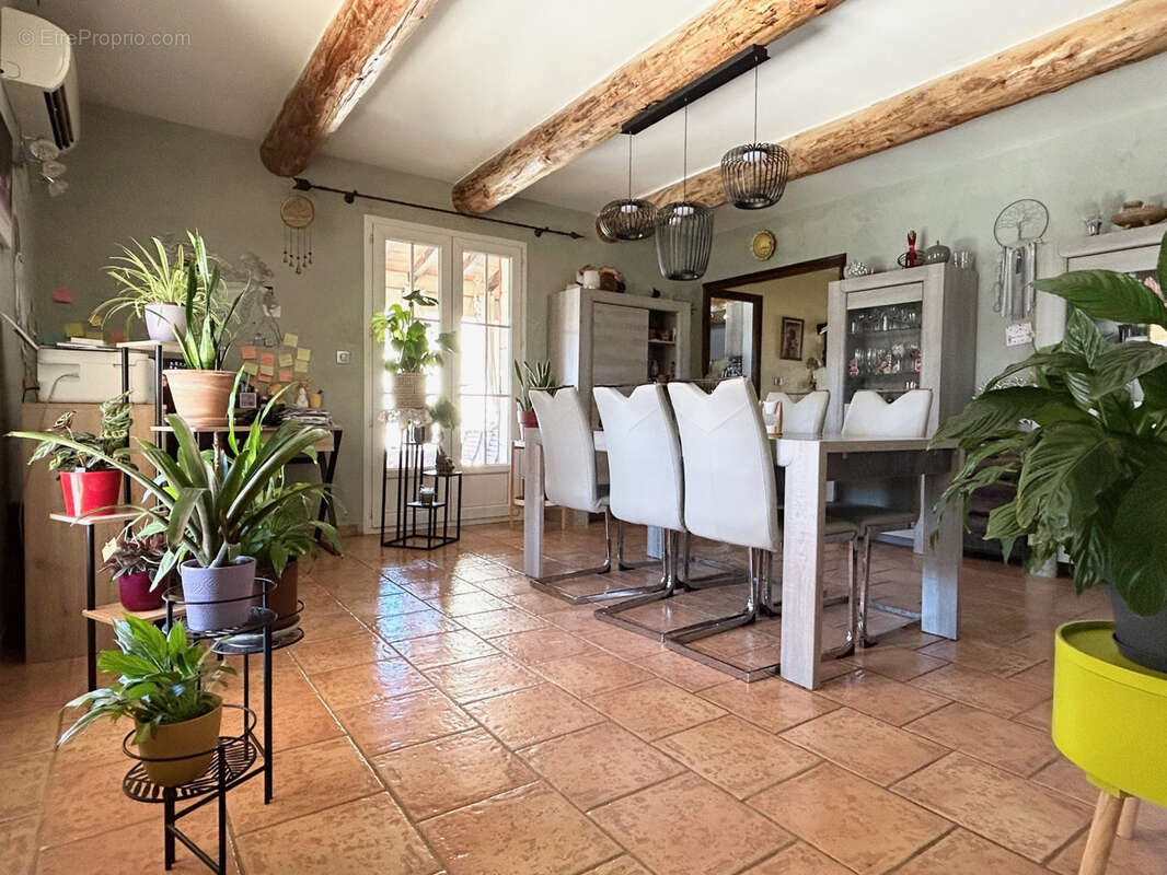 Maison à SAINT-QUENTIN-LA-POTERIE