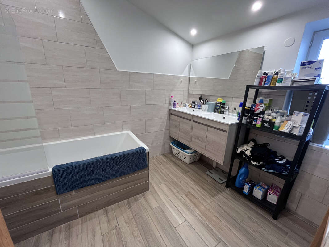 Maison à SAINT-SIGISMOND-DE-CLERMONT