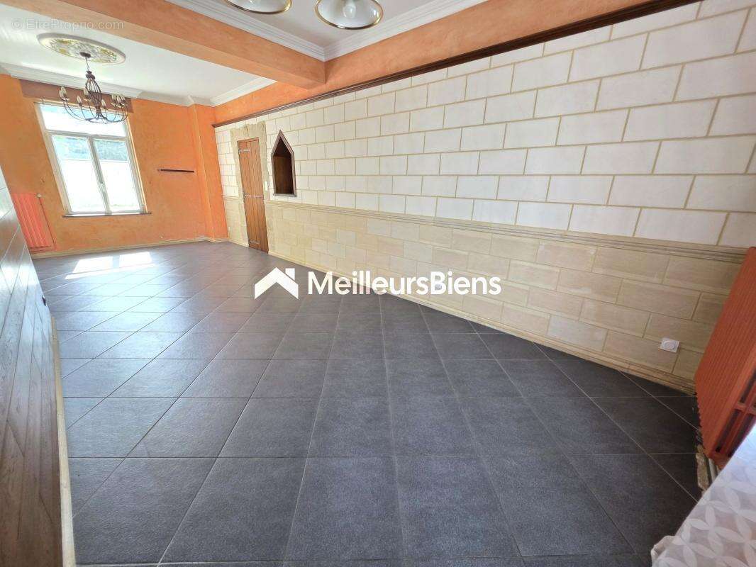 Maison individuelle de 161 m² à Maubeuge avec 4 chambres, garage et jardin 693 m² - photo 8