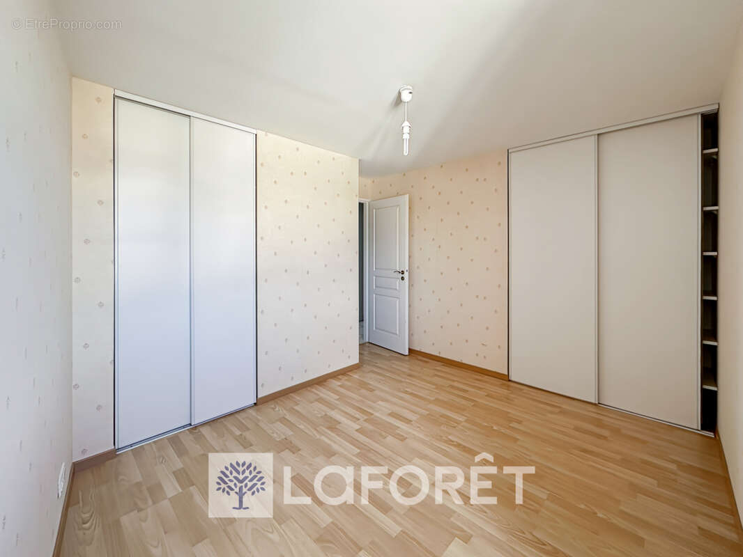 Appartement F3 1er étage (80 m²) à vendre à GEMOZAC (17260) - photo 7