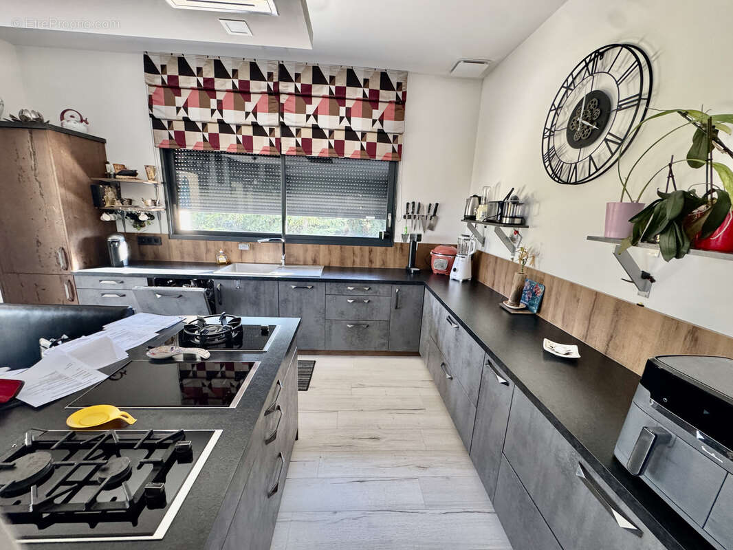 Maison à SAINTE-CECILE-LES-VIGNES