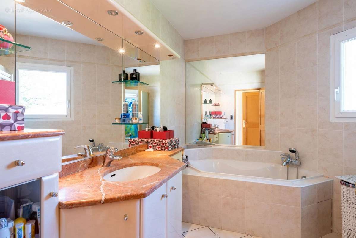 Maison à SAINT-BONNET-DE-MURE