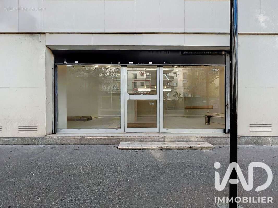 Photo 2 - Commerce à COURBEVOIE