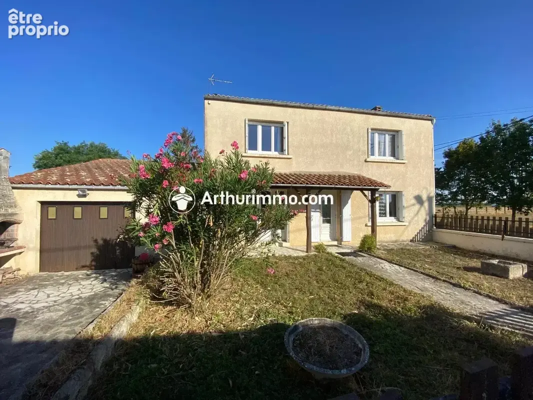 Photo Maison à Aujac au prix de 127 400€
