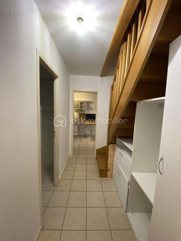 Appartement à SAINT-GENIS-LES-OLLIERES