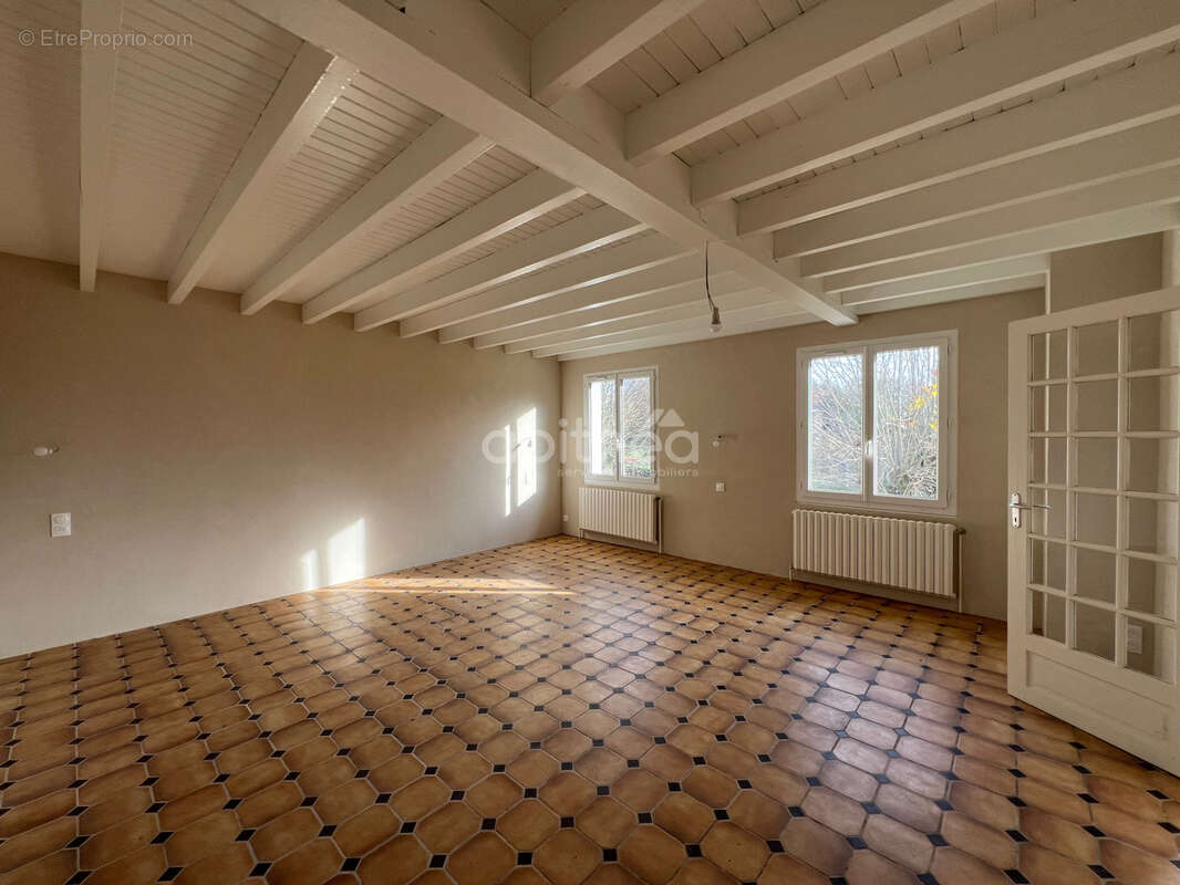 Maison à ORADOUR-SUR-VAYRES