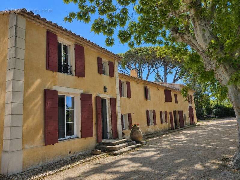 Maison à VELAUX