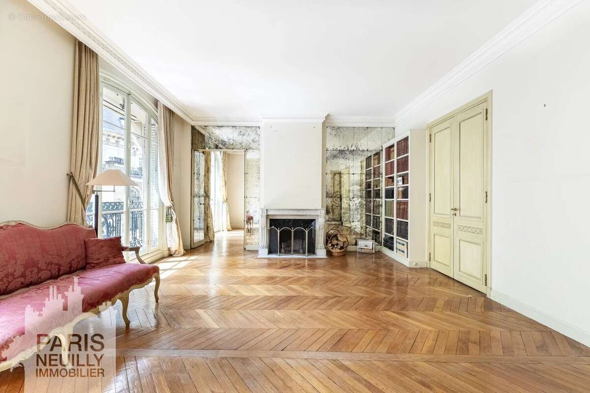 Appartement à PARIS-16E