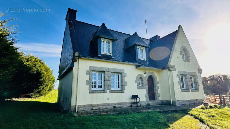 Maison à PLOMODIERN