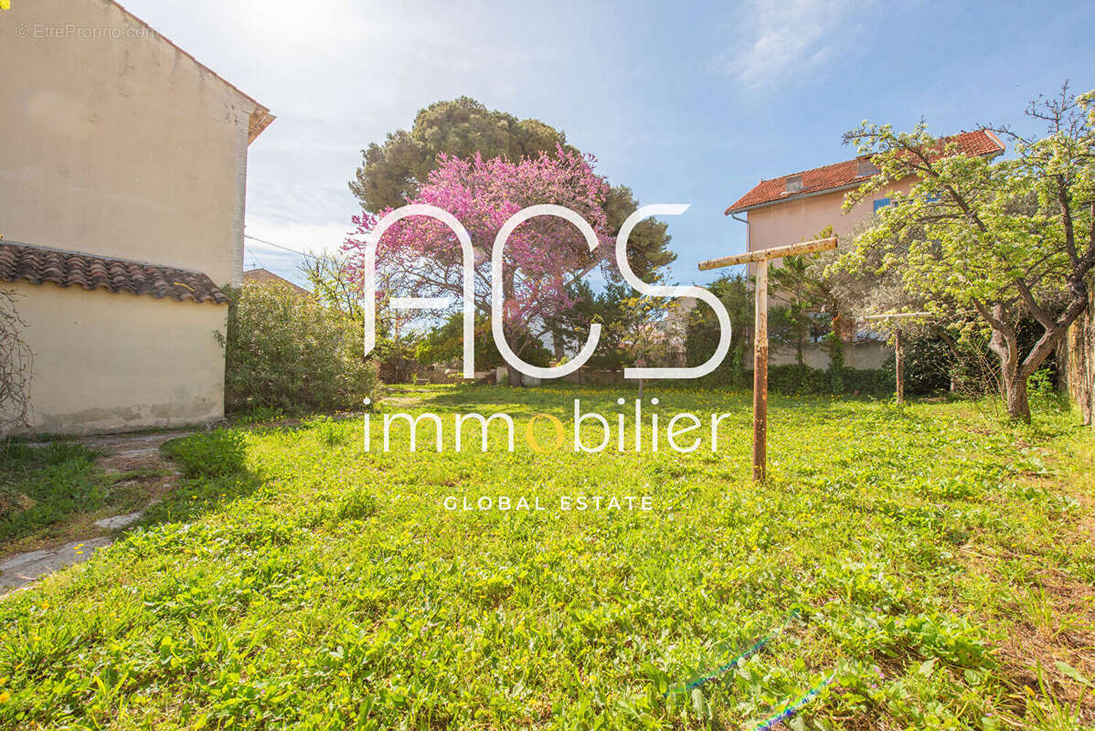 Maison à CHATEAUNEUF-LES-MARTIGUES