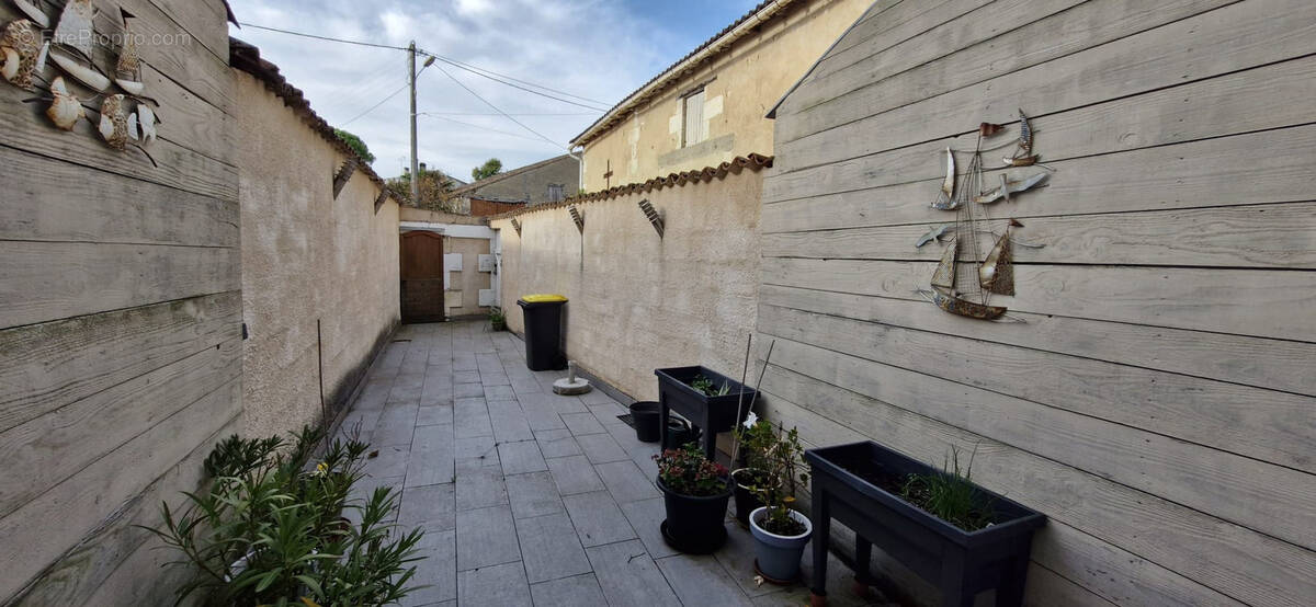 Maison à MORTAGNE-SUR-GIRONDE