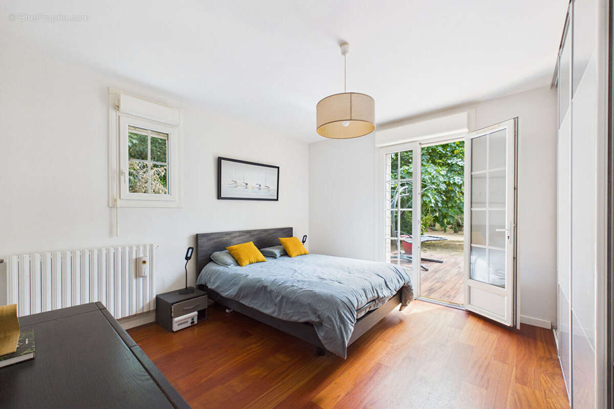 Maison de plain-pied 193 m² - Parcelle de 2900 m² au calme - 5 chambres + bureau - photo 10