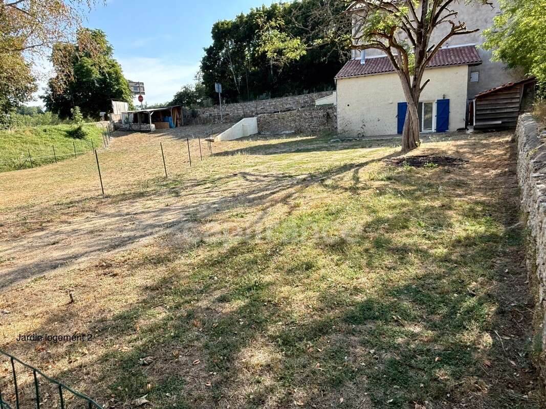 Maison avec deux logements indépendants : une opportunité rare pour habiter, investir ou réunir plusieurs générations - photo 19