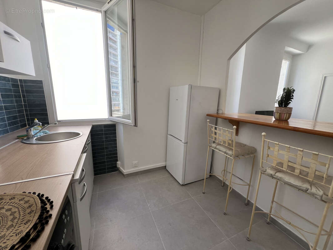 Appartement type 2 lumineux à deux pas de la mer - Opportunité rare - (13007) - photo 2