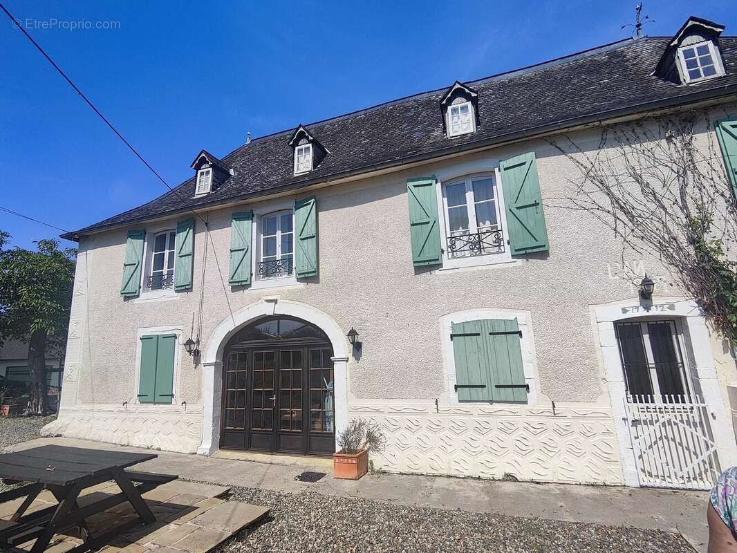 Ferme béarnaise rénovée avec gîte, piscine et vue sur les Pyrenénées - photo 30