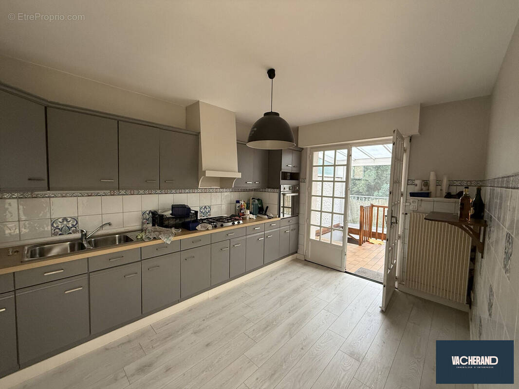 Commerce 190 m² à Saint-Andre-Lez-Lille  - photo 2