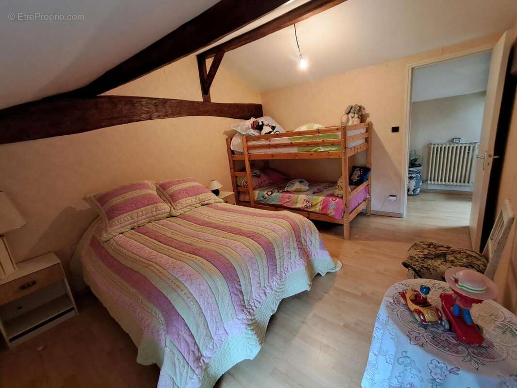 Maison 190 m² à Reignac  - photo 8