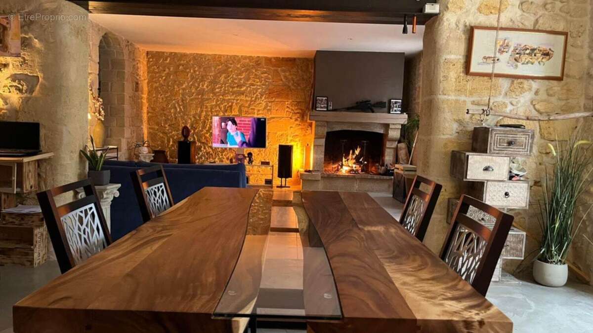 Maison à SAINT-GENES-DE-LOMBAUD