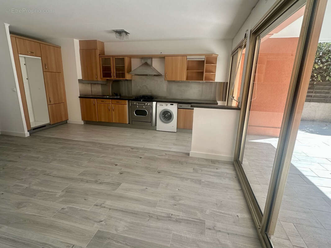 Appartement à SAINT-LAURENT-DU-VAR