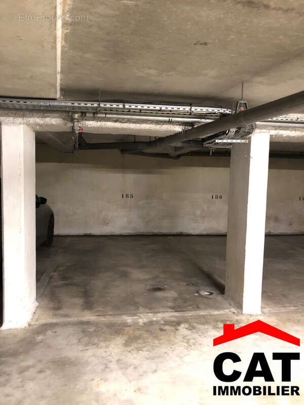 Parking à MONTEREAU-FAULT-YONNE