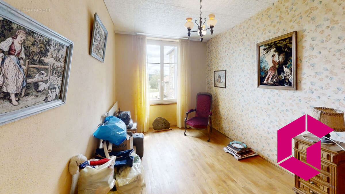 Maison à SAINT-ROMAIN-LACHALM