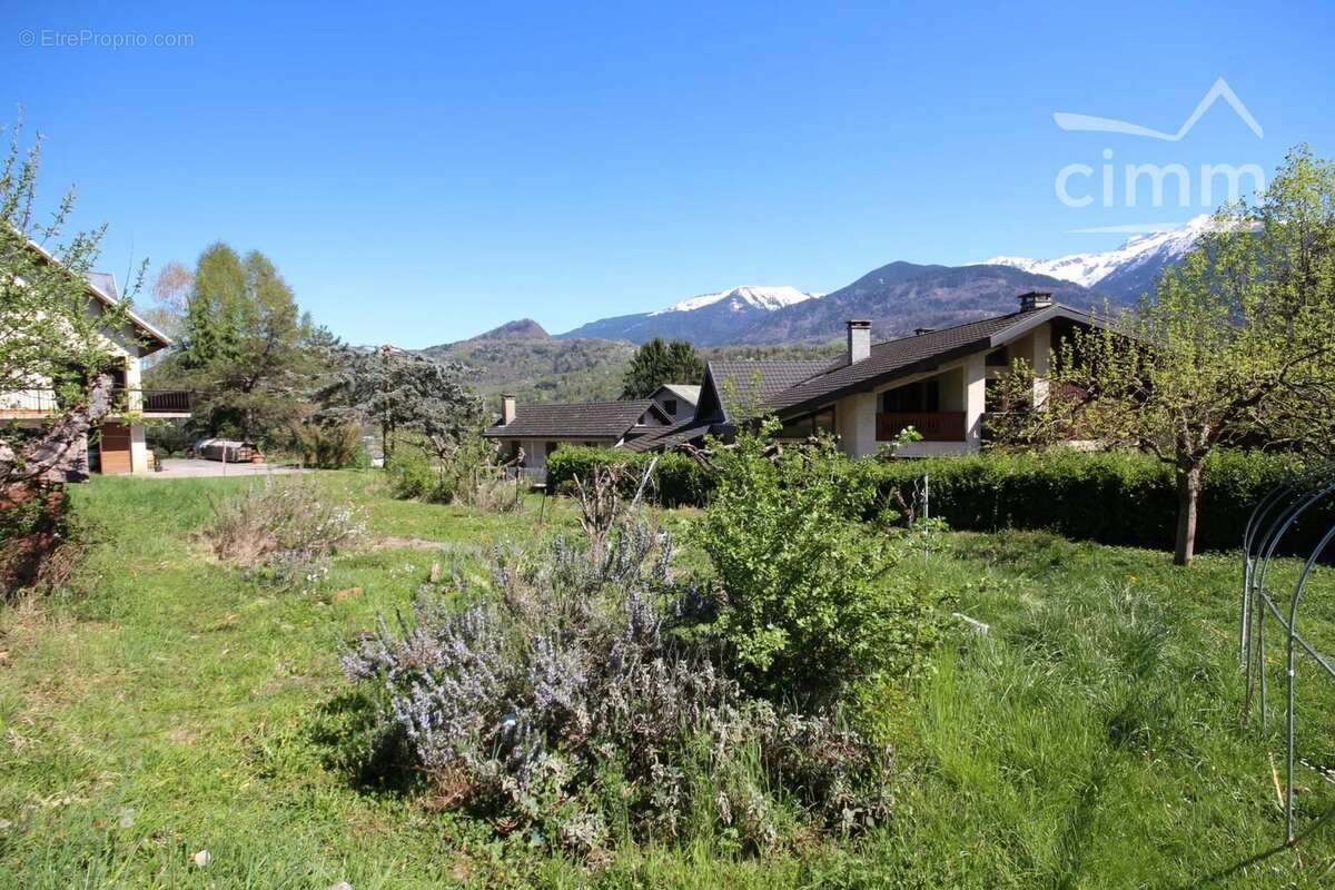 Terrain à LA ROCHETTE