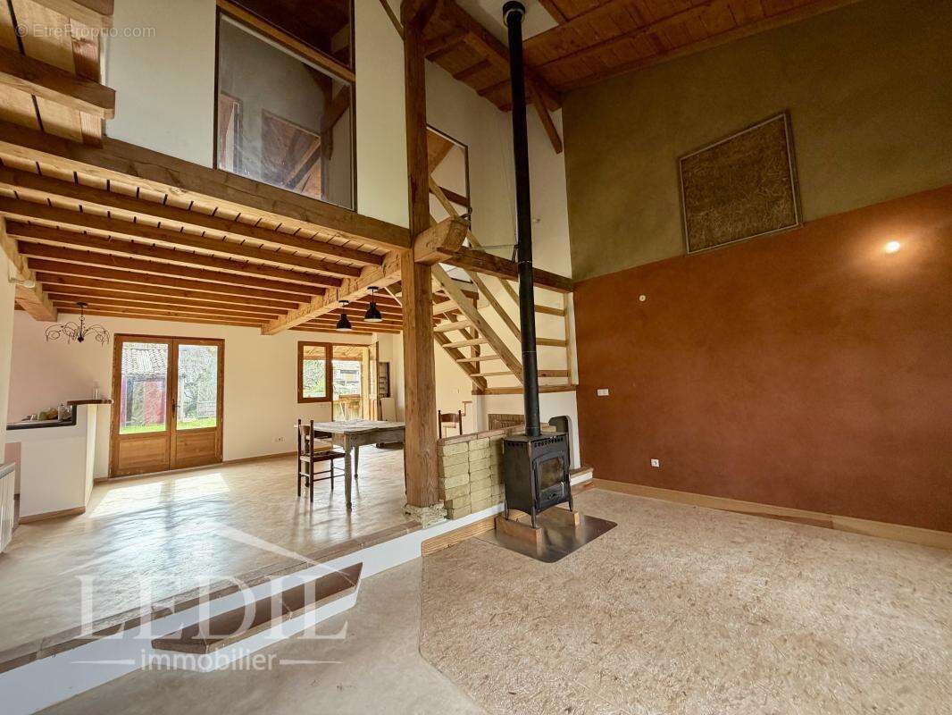 Maison de village écologique avec terrain et dépendance - photo 3