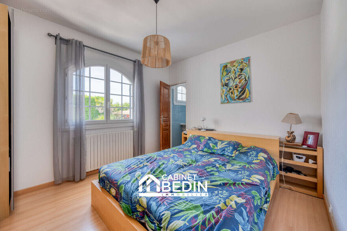 Maison 168 m² à Saint-Medard-En-Jalles  - photo 5